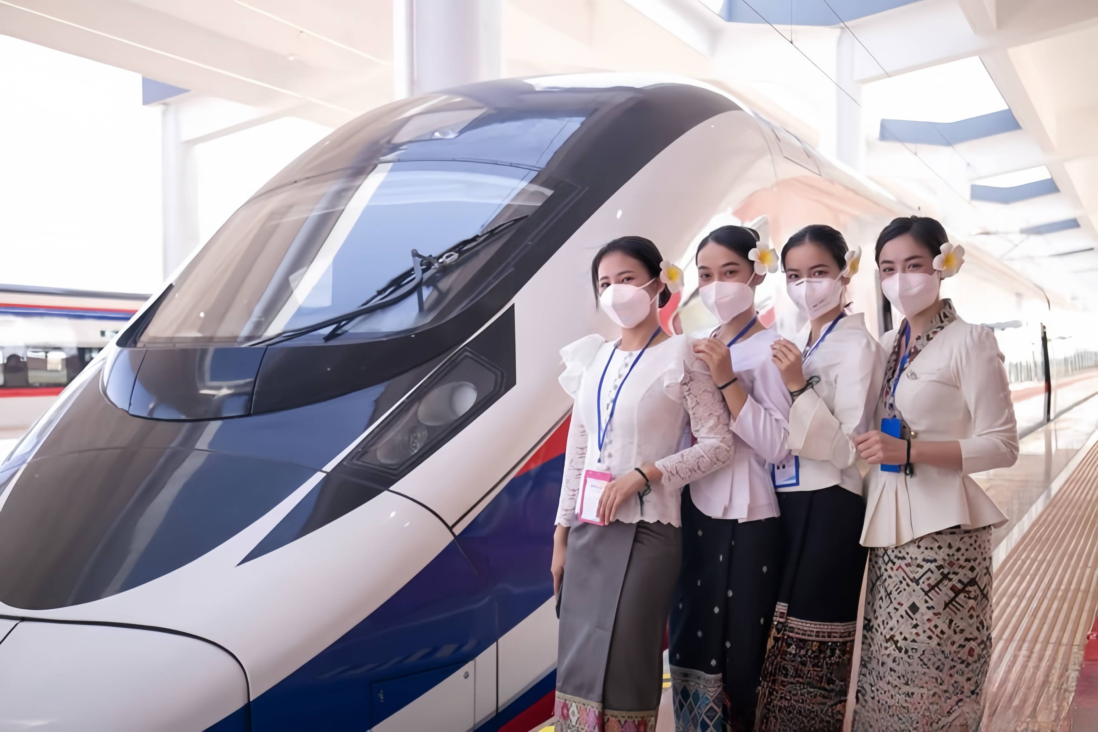 中老鐵路萬象站“瀾滄號(hào)”動(dòng)車